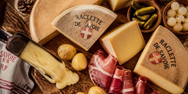 Quel fromage à raclette choisir ? Le guide complet du fromager savoyard