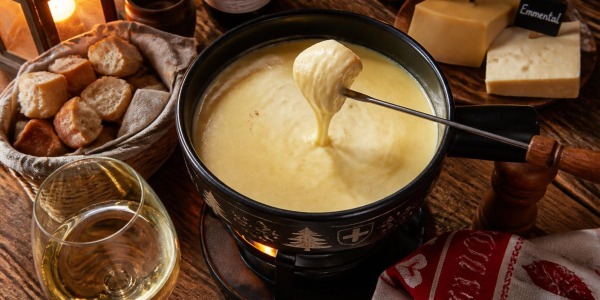 Recette : Fondue Savoyarde - Un Classique Convivial